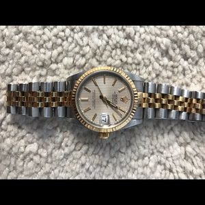 Beautiful Women’s two-toned DateJust Rolex